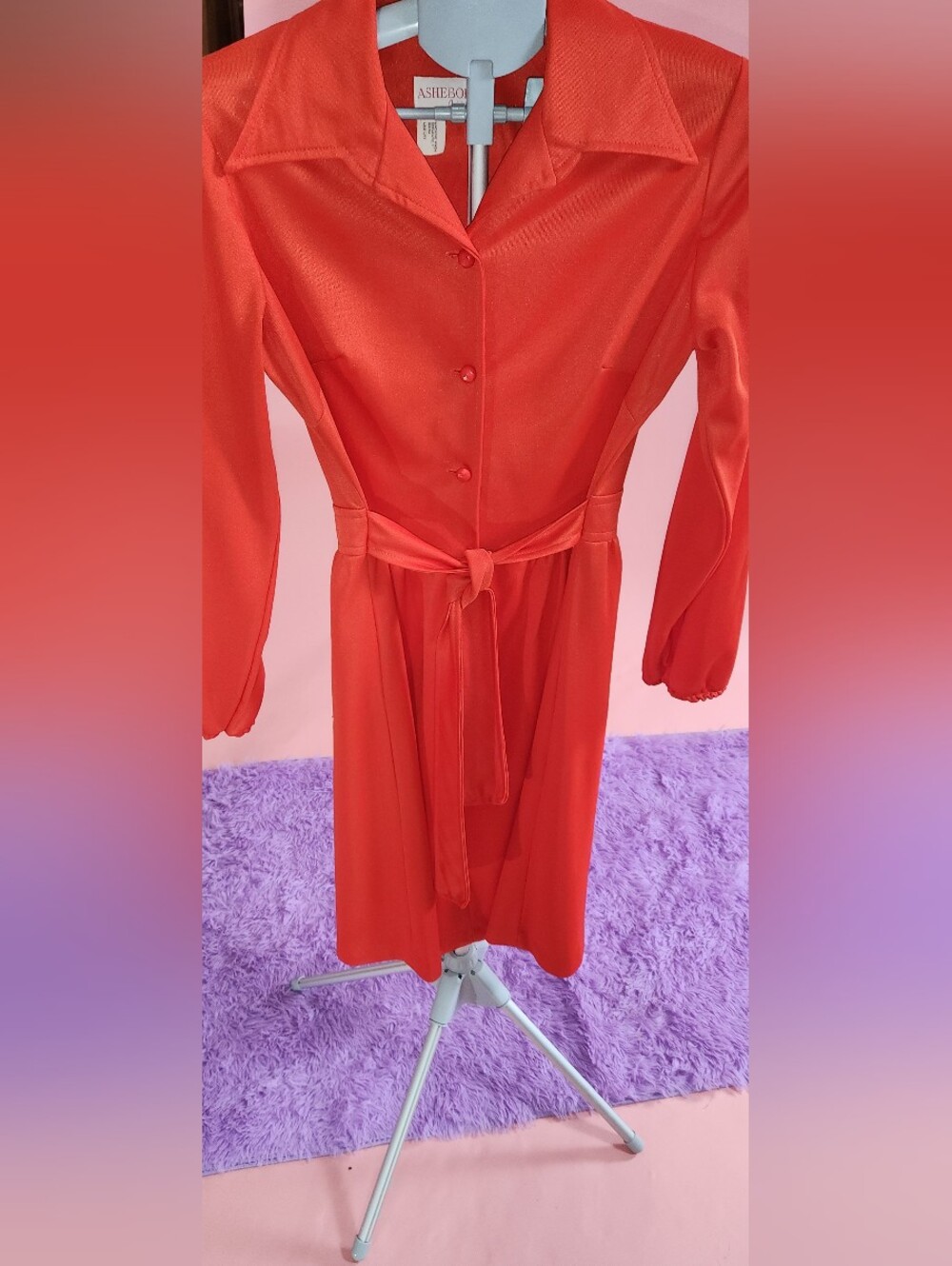 1970s Red Long Sleeve Tie-Waist Dress